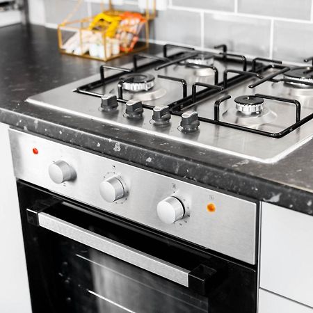 Modern Apartment - Cradley Heath - Top Rated - Netflix - Wifi - 1Mh Smethwick Eksteriør billede