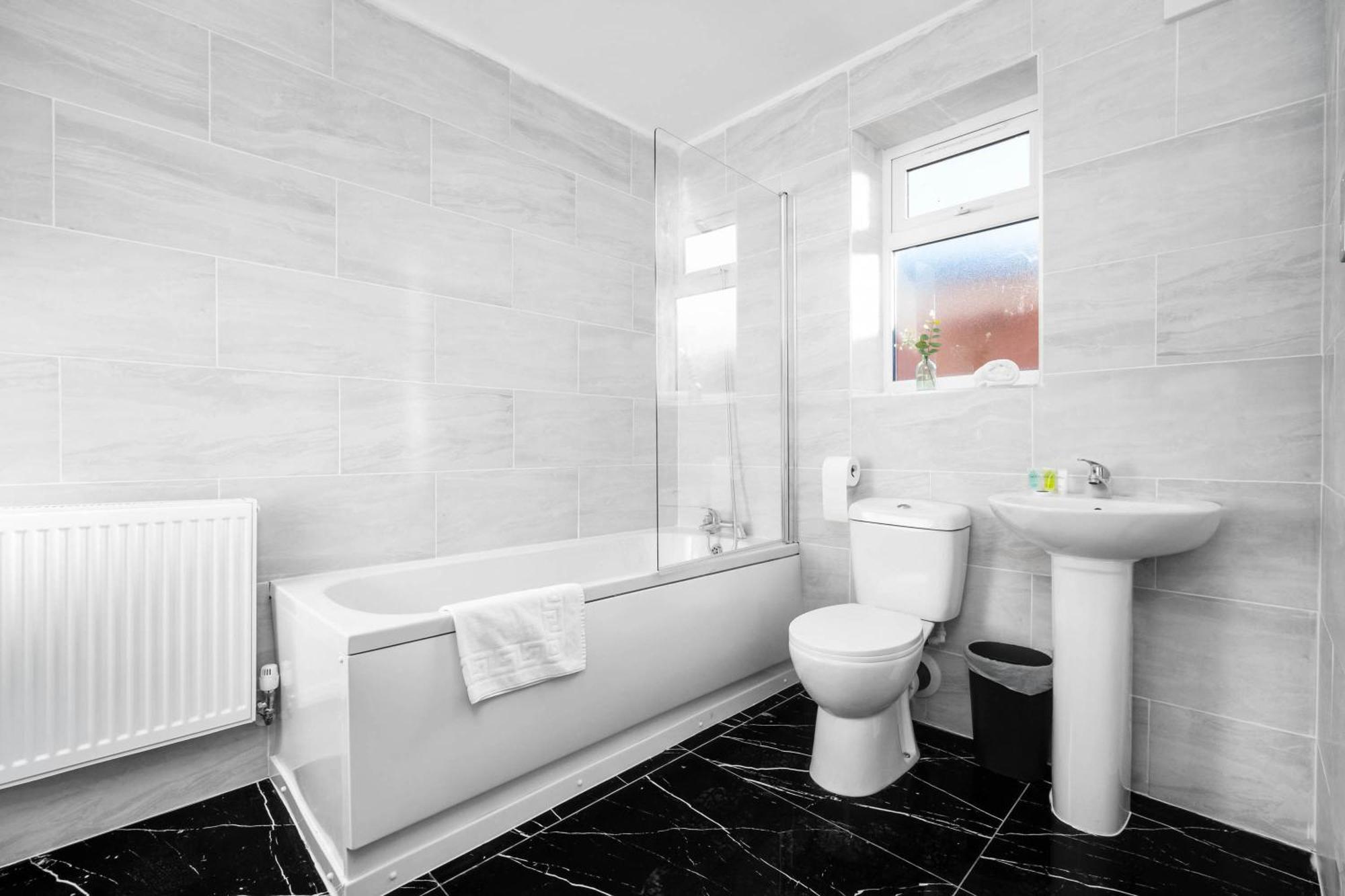 Modern Apartment - Cradley Heath - Top Rated - Netflix - Wifi - 1Mh Smethwick Eksteriør billede